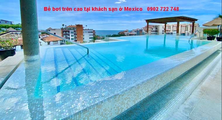 Bể bơi trên cao tại khách sạn ở Mexico