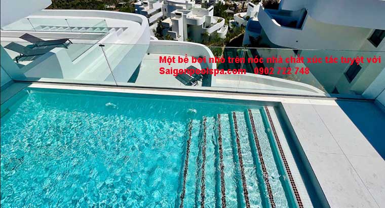 Một bể bơi nhỏ trên nóc nhà chất xúc tác tuyệt vời