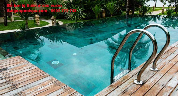 Bể bơi lộ thiên ở sân vườn