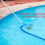 Sử dụng sào nhôm 9m có thể vệ sinh mọi ngóc ngách của bể bơi